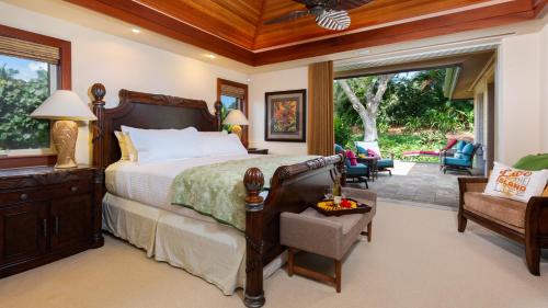 a bedroom with a large bed with a wooden ceiling at ❤PiH❤ Hale Kanani Hilton Resort PassesFully Detached HomeBeach Gear Bikes in Waikoloa