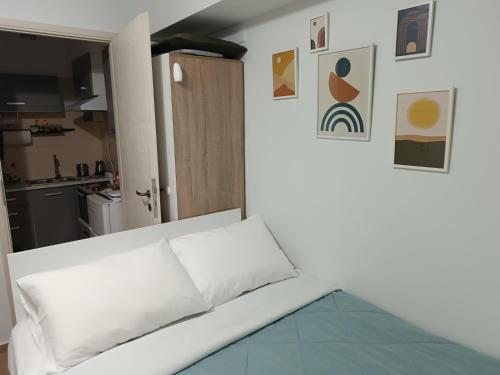 Kuchyň nebo kuchyňský kout v ubytování Despina's sweet studio -FREE PARKING- close to panthessaliko stadium and public pool of Nea Ionia