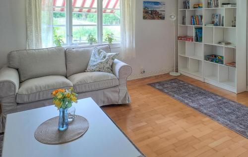 Khu vực ghế ngồi tại Awesome Home In Söderåkra With Wifi