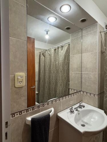 Phòng tắm tại 1ro de Mayo hermoso depto céntrico