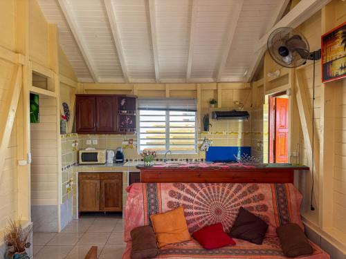 a small kitchen with a couch in a room at Gîte Soleil Canne in Capesterre-de-Marie-Galante