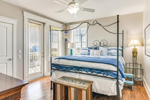 Postel nebo postele na pokoji v ubytování Private Beach Access Galveston Resort Condo!