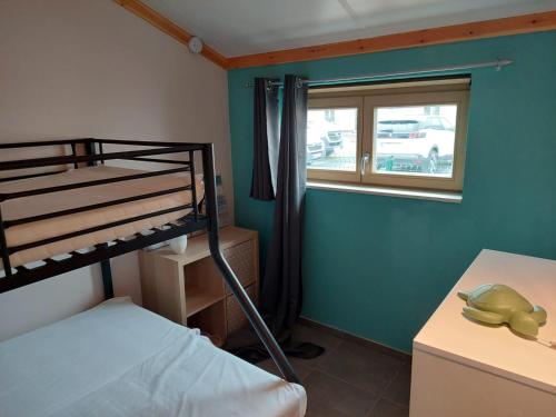 a small room with a bunk bed and a window at Westhinder II H9 in Koksijde
