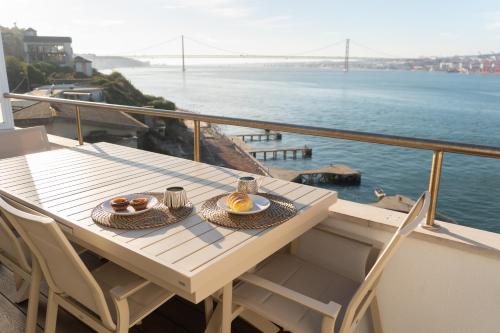 Luxury Lisbon View & Balcony - AC & Elevator