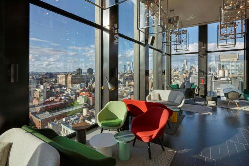 Pokój z widokiem na miasto w obiekcie citizenM New York Bowery w Nowym Jorku