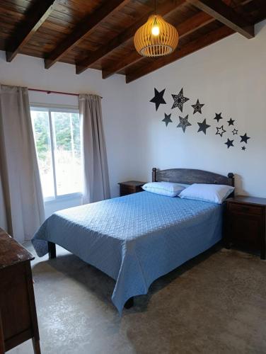 a bedroom with a bed with stars on the wall at Cabaña Zona Las Brusquitas in Miramar