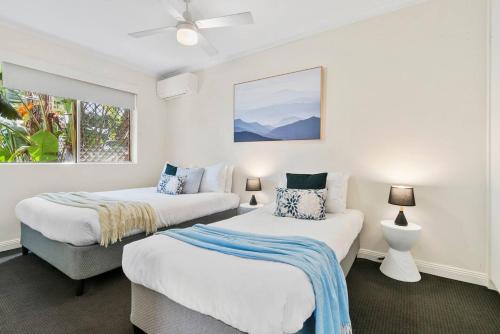 Postel nebo postele na pokoji v ubytování Monaco Escape - Seaside Stay near Dining and Nightlife