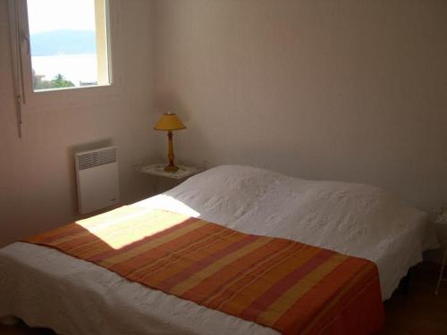 Katil atau katil-katil dalam bilik di F2 Le Lavezzi