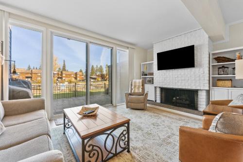 a living room with a fireplace and a tv at TKC0693- Keys Dream townhouse in South Lake Tahoe