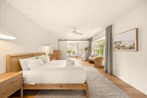 Postel nebo postele na pokoji v ubytování Peaceful 4BR Bonogin Retreat by Housemark Escapes