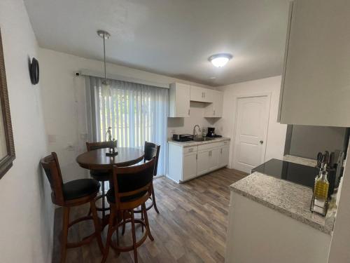 Kuchyň nebo kuchyňský kout v ubytování That cute house on Emerald!