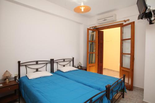 Postel nebo postele na pokoji v ubytování Afroditi Syros