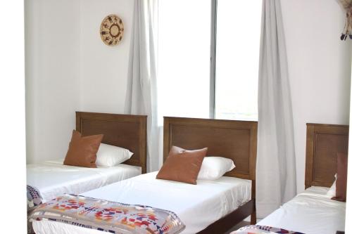 Ένα ή περισσότερα κρεβάτια σε δωμάτιο στο New Home Sleeps 9, SW Stories, Stars, & S'mores