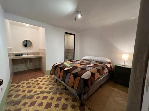 Ένα ή περισσότερα κρεβάτια σε δωμάτιο στο Casa del Barrio Xela