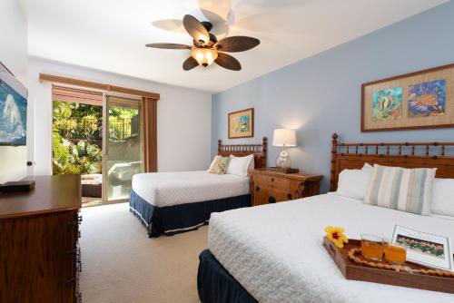 Ένα ή περισσότερα κρεβάτια σε δωμάτιο στο PINEAPPLE HALE Lovely 4BR KaMilo Home with Private Beach Access