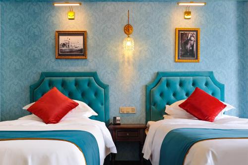 Postel nebo postele na pokoji v ubytování Friendship Hotel, Manzhouli