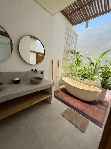 Koupelna v ubytování Kelapa Villas - Villa Aire & Villa Alma