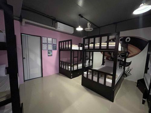 Palanda nebo palandy na pokoji v ubytování Blanco Central