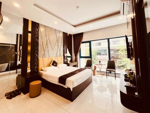 Postel nebo postele na pokoji v ubytování Paris Deli Hotel - Cơ sở Vạn Phúc, Hà Đông