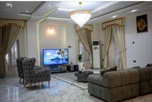 Μια τηλεόραση ή/και κέντρο ψυχαγωγίας στο Aniyah Home