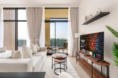 Relaxing Studio with Balcony & Pool in Haven Tower