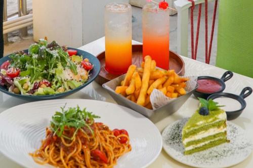 a table topped with plates of food and bowls of food at Shenzhen White House Nan'ao Beach Seaview guesthouse in Youcaopeng