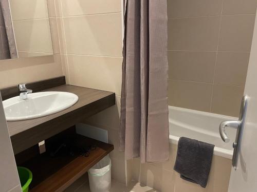 a bathroom with a sink and a shower and a tub at Studio cosy à Gourette, 6 pers, animaux admis - FR-1-860-36 in Gourette