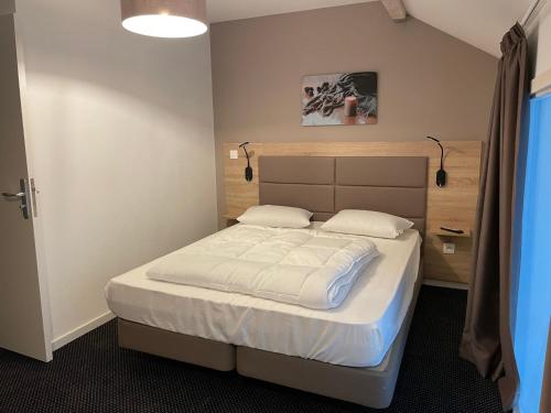 a bedroom with a bed with two white pillows at Gourette - Duplex 8 pers, 60 m², animaux admis - FR-1-860-10 in Gourette