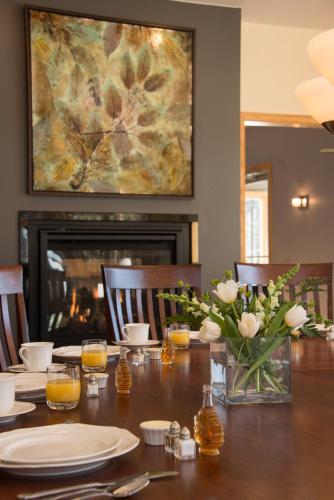 a table with a fireplace in a dining room at River Spring Lodge in Darien