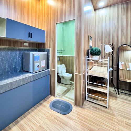 a room with a bathroom with a toilet and a sink at Malaybalay Air’bnb Travellers Inn in Malaybalay