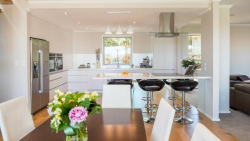 Kuchyň nebo kuchyňský kout v ubytování Magic on Molesworth - 2BR townhouse near CBD