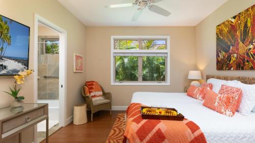 a bedroom with a bed and a window at PUALANI VILLA Single Level 4BR KaMilo Home with Pool and Cottage in Waikoloa