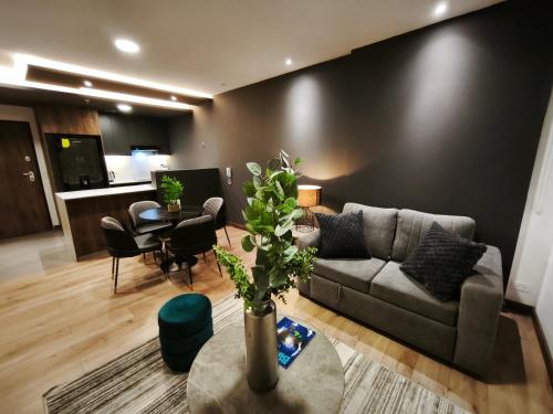 a living room with a couch and a table at Sense Coliving Ecuador Residences & Convention in Quito