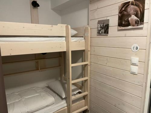 a bunk bed room with two bunk beds at Studio à Gourette avec piscine, 4 pers., animaux admis - FR-1-860-42 in Gourette