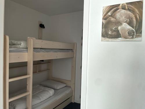 Ένα ή περισσότερα κρεβάτια σε δωμάτιο στο Gourette: Studio 4 pers, terrasse, animaux admis - FR-1-860-54