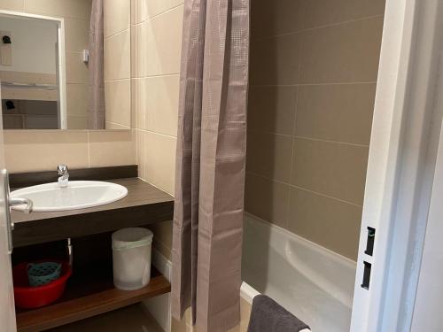 Ένα μπάνιο στο Gourette: Studio 4 pers, terrasse, animaux admis - FR-1-860-54