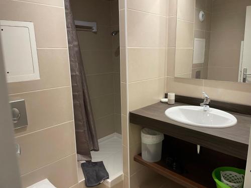 Ένα μπάνιο στο Studio cosy à Gourette - 4 pers, animaux admis - FR-1-860-55