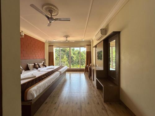 Ένα ή περισσότερα κρεβάτια σε δωμάτιο στο PARIJATHA INN