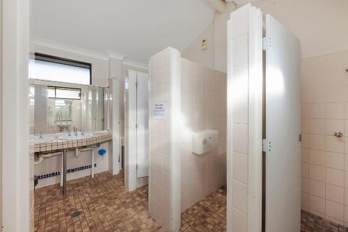 a bathroom with two sinks and a mirror at Reflections Lake Keepit - Holiday Park in Keepit