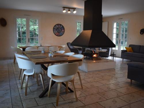 Gîte calme et paisible en forêt, idéal pour famille et amis - FR-1-410-486