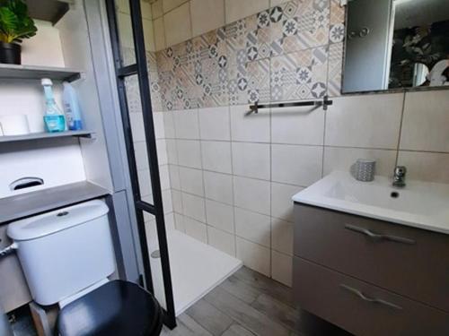a bathroom with a shower and a toilet and a sink at Maisonnette rénovée proche plage avec animaux acceptés et parking - FR-1-194-319 in La Faute-sur-Mer