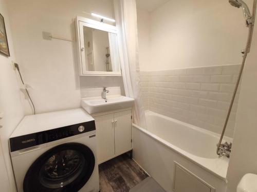 a bathroom with a washing machine and a sink at Studio coin montagne avec balcon - Pra Loup 1600 - FR-1-804-57 in Pra-Loup