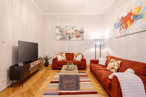 JONES Apartment at Chain Bridge