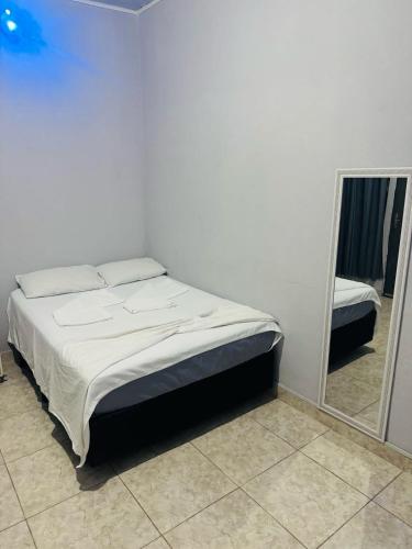 Ένα ή περισσότερα κρεβάτια σε δωμάτιο στο Hospede-se No Coração de SP