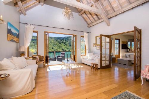 Ένα ή περισσότερα κρεβάτια σε δωμάτιο στο Bay View Retreat Queen Charlotte Drive