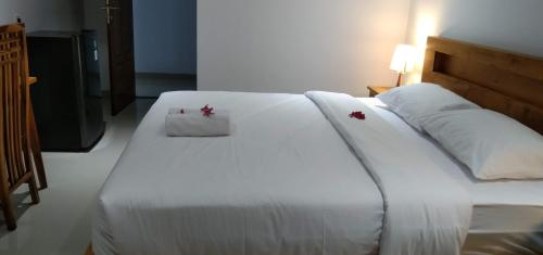 Postel nebo postele na pokoji v ubytování wirati Jeneng Guest house