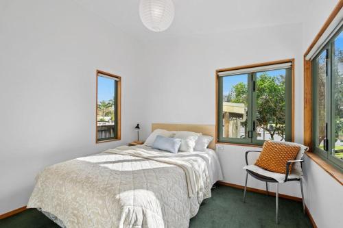 Postel nebo postele na pokoji v ubytování Water's Edge Stay in Central Whangarei