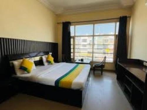 Postel nebo postele na pokoji v ubytování Hotel Kingston, Zirakpur