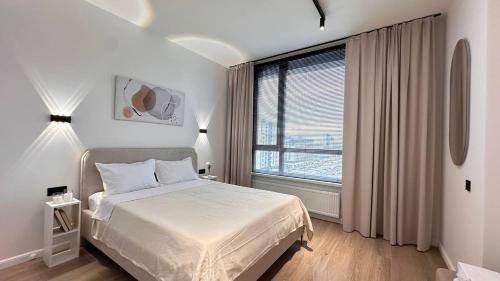 Ένα ή περισσότερα κρεβάτια σε δωμάτιο στο Khan Shatyr Luxe Apartaments - Breakfast included