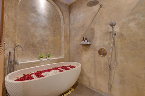 Koupelna v ubytování Honeymoon 1BR Villa Gardenia LaLuxe C9 Sanur